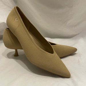 New Vivaia Cream/Ivory Pumps Sustainably made Eco-Friendly Kitten Heel Sz 7 1/2